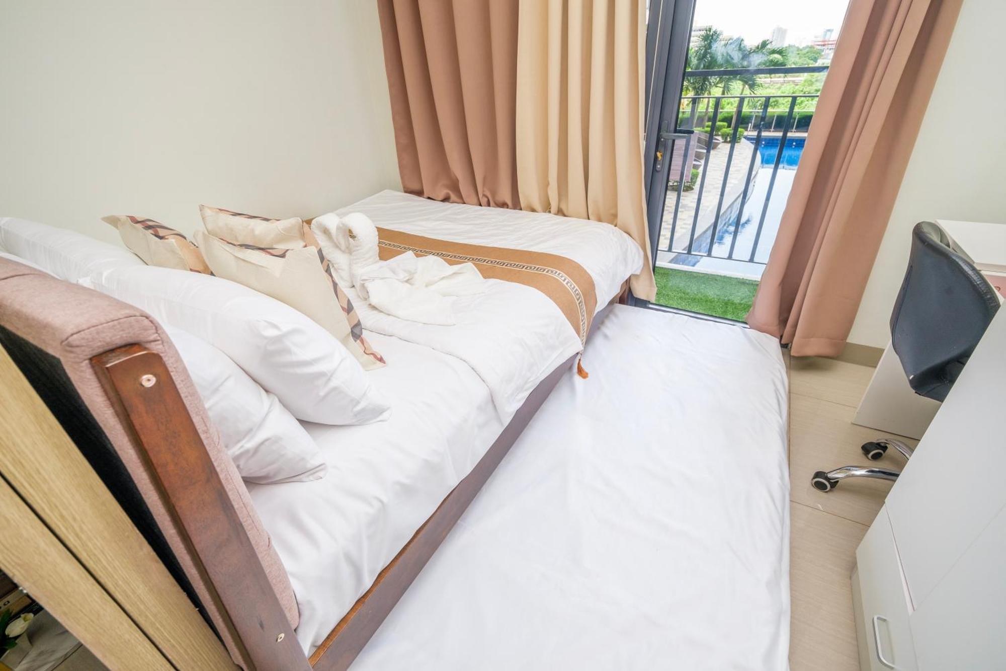 2 Side-By-Side P00L Front Condos, 6 Beds, 2 Cr, 2 Kitchen For 10 Guests At Moa Manila Exterior photo